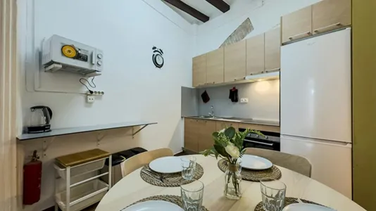 Rooms in Barcelona Ciutat Vella - photo 7