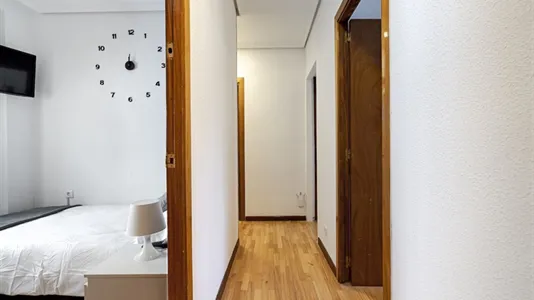 Rooms in Guadalajara - photo 4