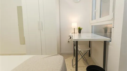 Rooms in Málaga - photo 4