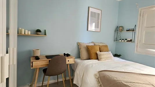 Rooms in Barcelona Ciutat Vella - photo 8