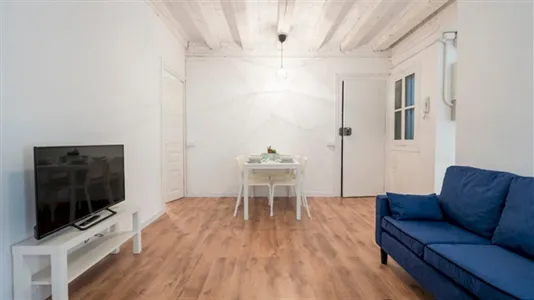 Rooms in Barcelona Ciutat Vella - photo 8