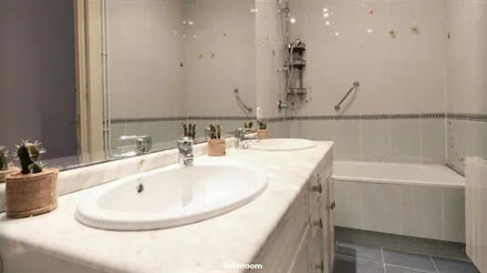 Rooms in Barcelona Eixample - photo 9