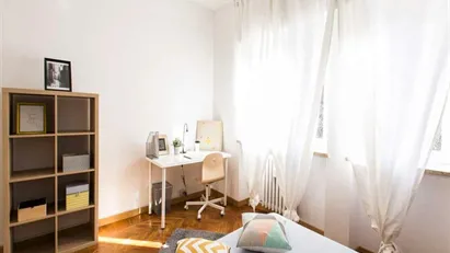Room for rent in Milano Zona 6 - Barona, Lorenteggio, Milan