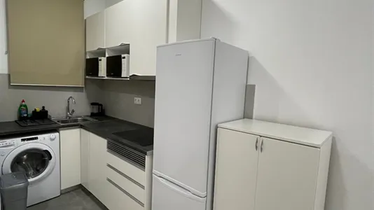 Rooms in Barcelona Ciutat Vella - photo 8