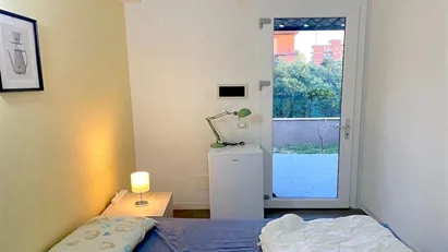 Room for rent in Roma Municipio VI – Roma Delle Torri, Rome