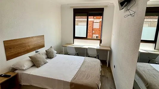 Rooms in Manises - photo 1