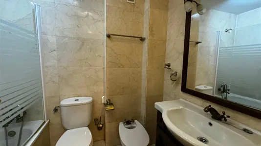 Rooms in El Encinar de los Reyes - photo 5