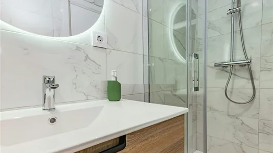 Rooms in Barcelona Eixample - photo 10