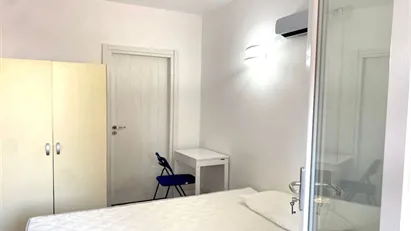 Room for rent in Roma Municipio VI – Roma Delle Torri, Rome