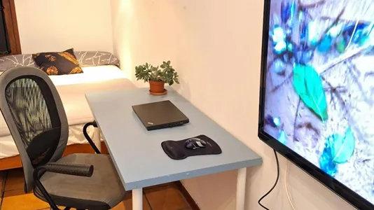 Rooms in Barcelona Ciutat Vella - photo 6