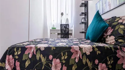 Room for rent in Milano Zona 6 - Barona, Lorenteggio, Milan