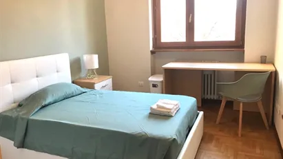 Room for rent in Milano Zona 6 - Barona, Lorenteggio, Milan