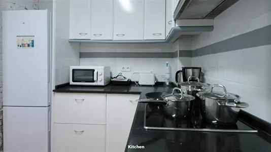 Rooms in Barcelona Eixample - photo 7