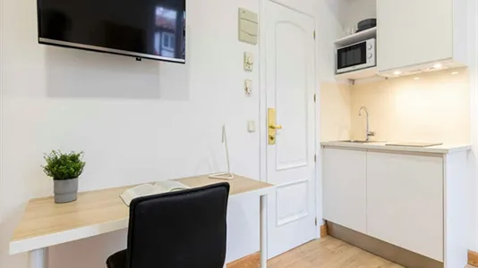 Rooms in Madrid Centro - photo 9