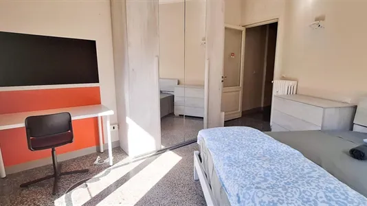 Rooms in Genoa - photo 1