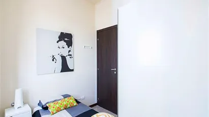 Room for rent in Milano Zona 6 - Barona, Lorenteggio, Milan