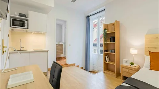 Rooms in Madrid Centro - photo 6