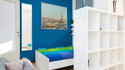 Rooms in Milano Zona 8 - Fiera, Gallaratese, Quarto Oggiaro - photo 2
