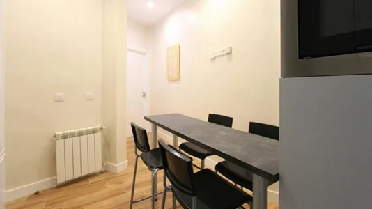 Rooms in Madrid Centro - photo 10