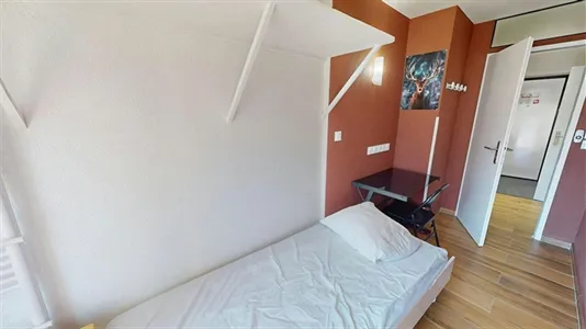 Rooms in Saint-Julien-en-Genevois - photo 2