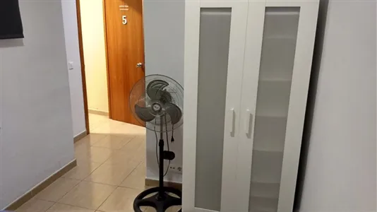 Rooms in Barcelona Ciutat Vella - photo 8