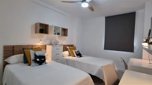 Rooms in Málaga - photo 1