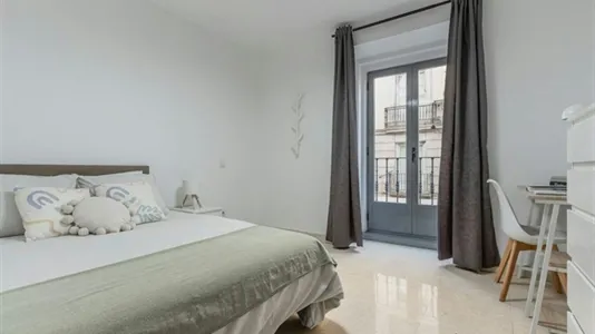 Rooms in Madrid Centro - photo 1