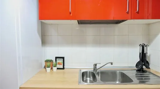 Rooms in Barcelona Sants-Montjuïc - photo 9