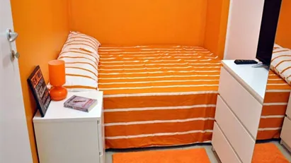 Room for rent in Milano Zona 4 - Vittoria, Forlanini, Milan