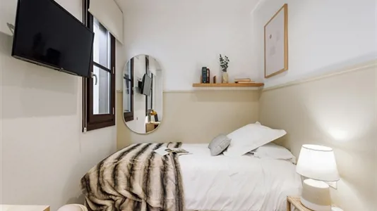 Rooms in Barcelona Ciutat Vella - photo 2