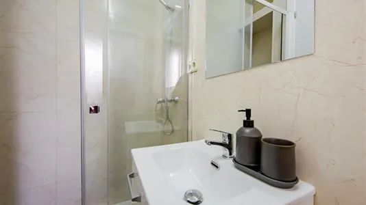 Rooms in Madrid Retiro - photo 8