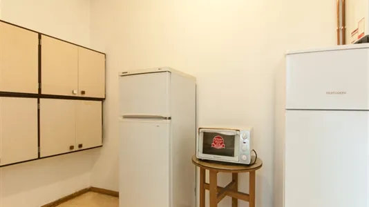 Rooms in Barcelona Ciutat Vella - photo 8