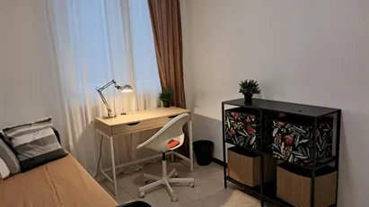 Room for rent in Milano Zona 8 - Fiera, Gallaratese, Quarto Oggiaro, Milan