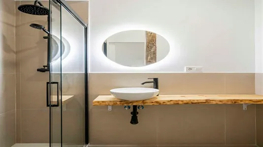 Rooms in Madrid Centro - photo 9