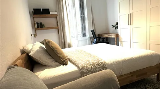 Rooms in Barcelona Eixample - photo 2