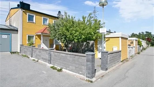 Houses in Botkyrka - photo 1