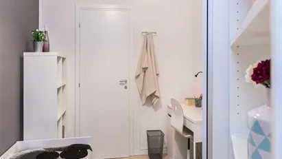 Room for rent in Milano Zona 6 - Barona, Lorenteggio, Milan