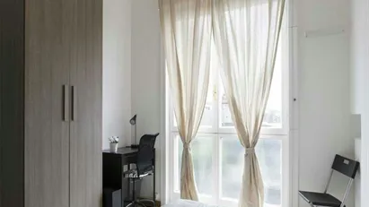 Room for rent in Milano Zona 8 - Fiera, Gallaratese, Quarto Oggiaro, Milan