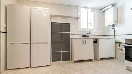 Rooms in Barcelona Ciutat Vella - photo 9