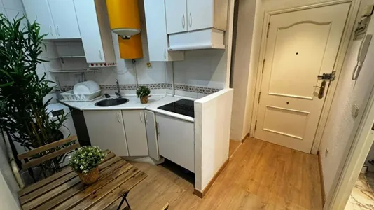 Rooms in Madrid Centro - photo 8