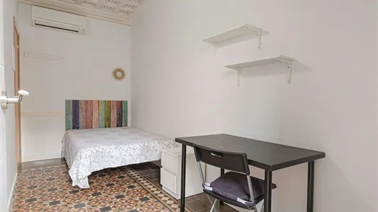 Rooms in Barcelona Ciutat Vella - photo 2