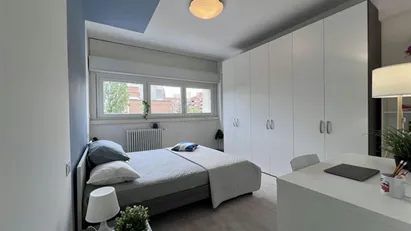 Room for rent in Milano Zona 6 - Barona, Lorenteggio, Milan