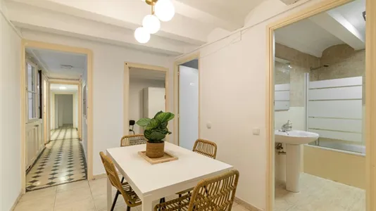Rooms in Barcelona Ciutat Vella - photo 4