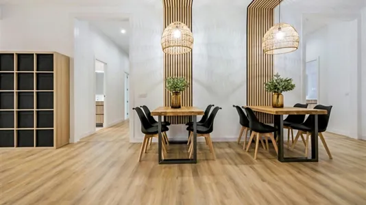 Rooms in Barcelona Eixample - photo 8