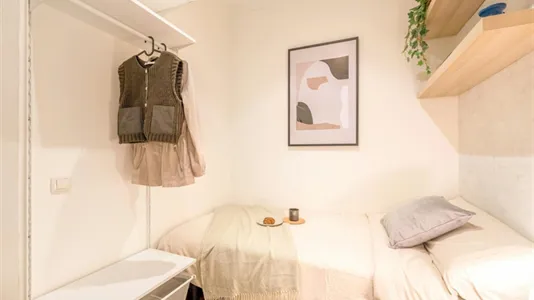 Rooms in Barcelona Eixample - photo 2