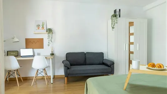 Rooms in Adaro - photo 2