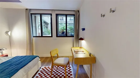 Rooms in Paris 8ème arrondissement - photo 3