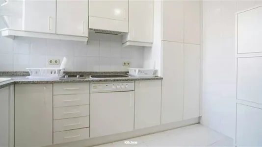 Rooms in Madrid Centro - photo 9