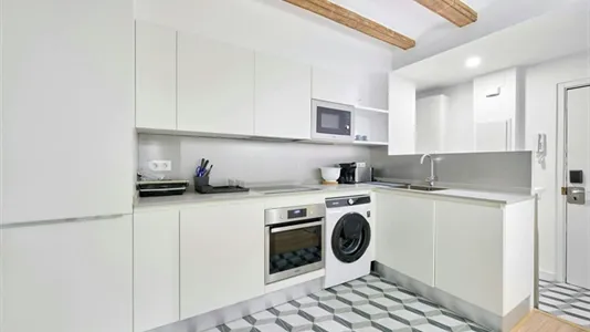 Rooms in Barcelona Ciutat Vella - photo 4
