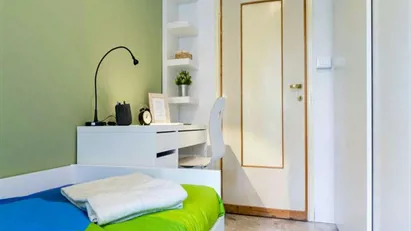 Room for rent in Milano Zona 6 - Barona, Lorenteggio, Milan